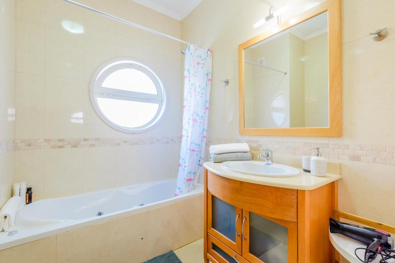 Bnb Homes Ocean View Apartment With Huge Sunny Terrace, 2 Swimming Pools & Tennis Court Albufeira Exterior foto